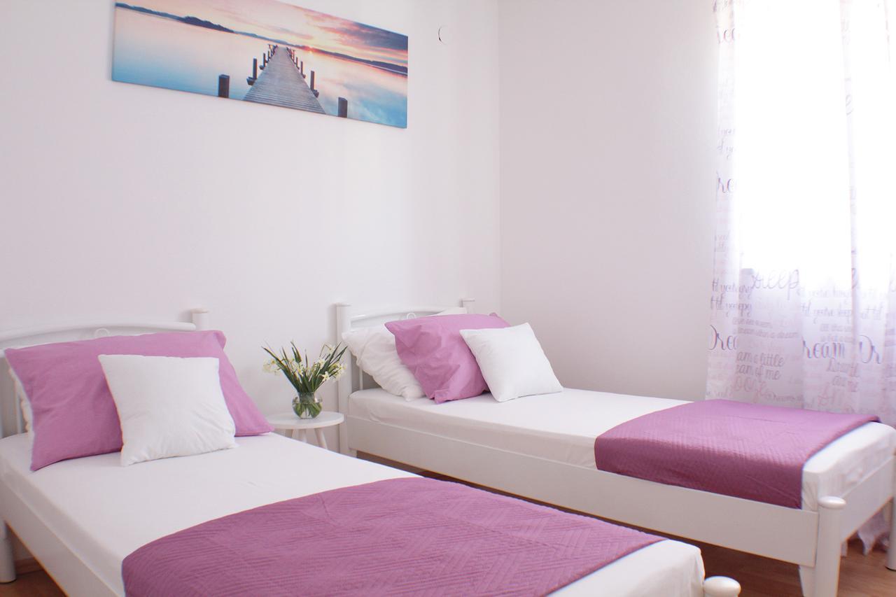 Apartmani Adrijan Krk Krk Town Eksteriør billede